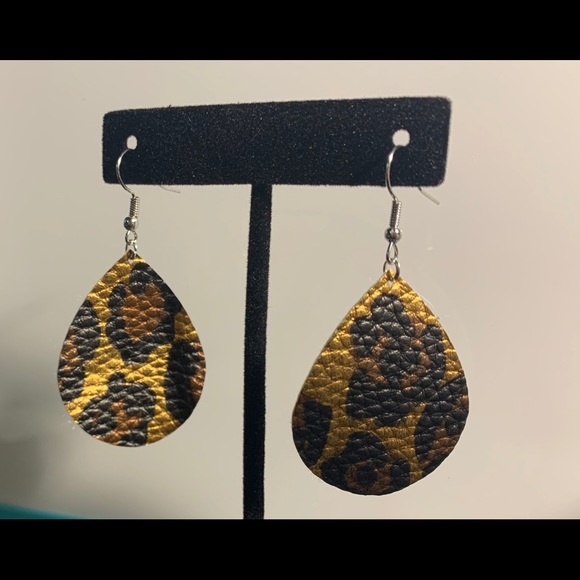 Handmade leather earrings - Picture 3 of 4